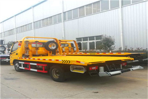 德惠附近拖车救援搭电